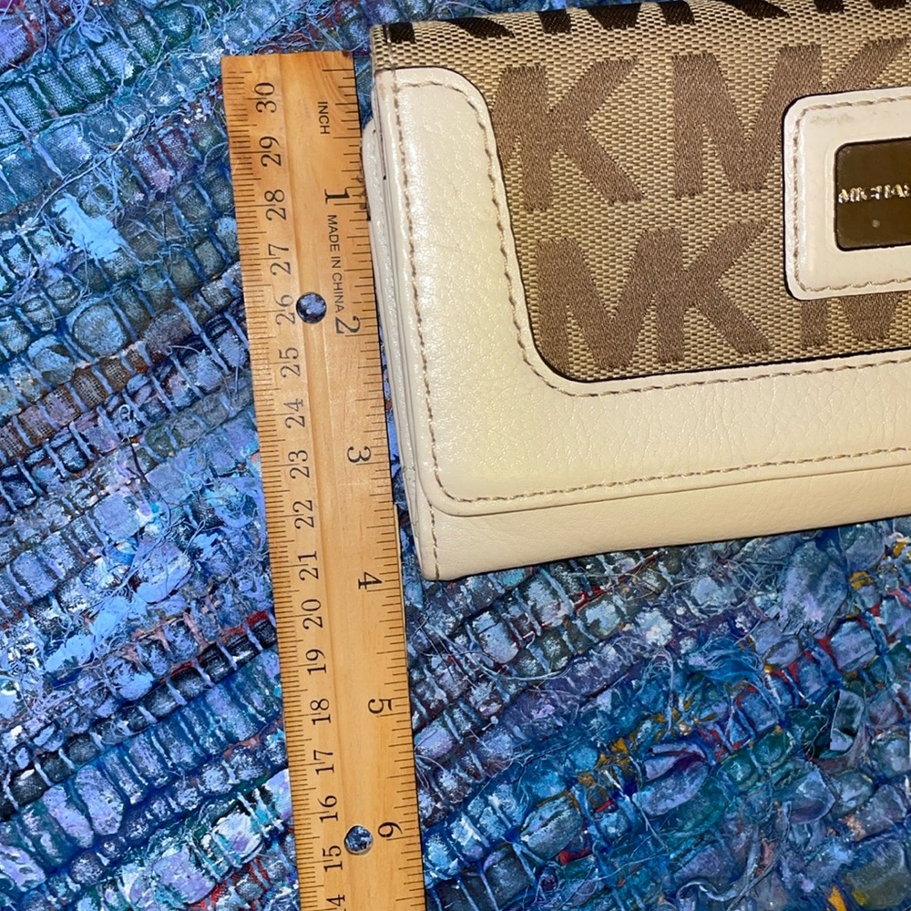 Michael Kors Brown and Cream Wallet. EUC. - Picture 12 of 13